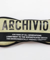 ロゴデザイン部分（ベージュ）