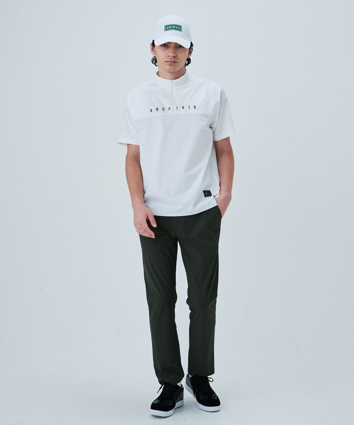 モデル着用画像（ホワイト×グリーン）