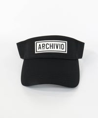 【メンズ】ボックスロゴサンバイザー正面（ブラック×ホワイト）