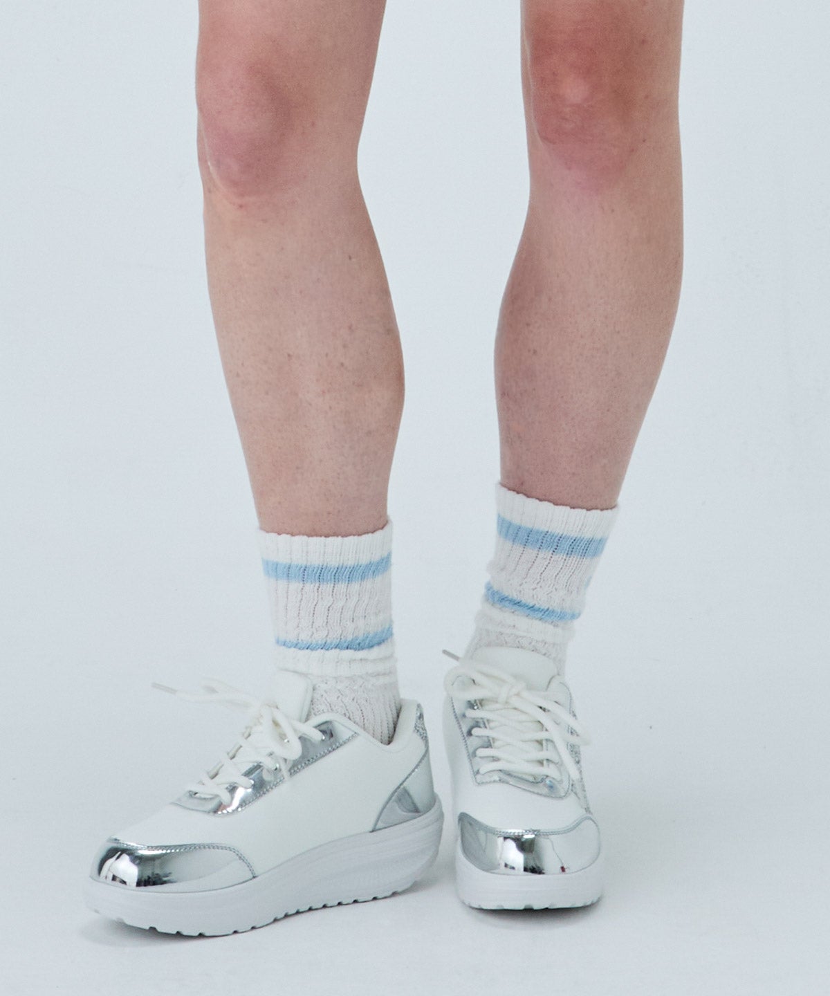 モデル着用画像（ホワイト×ブルー）