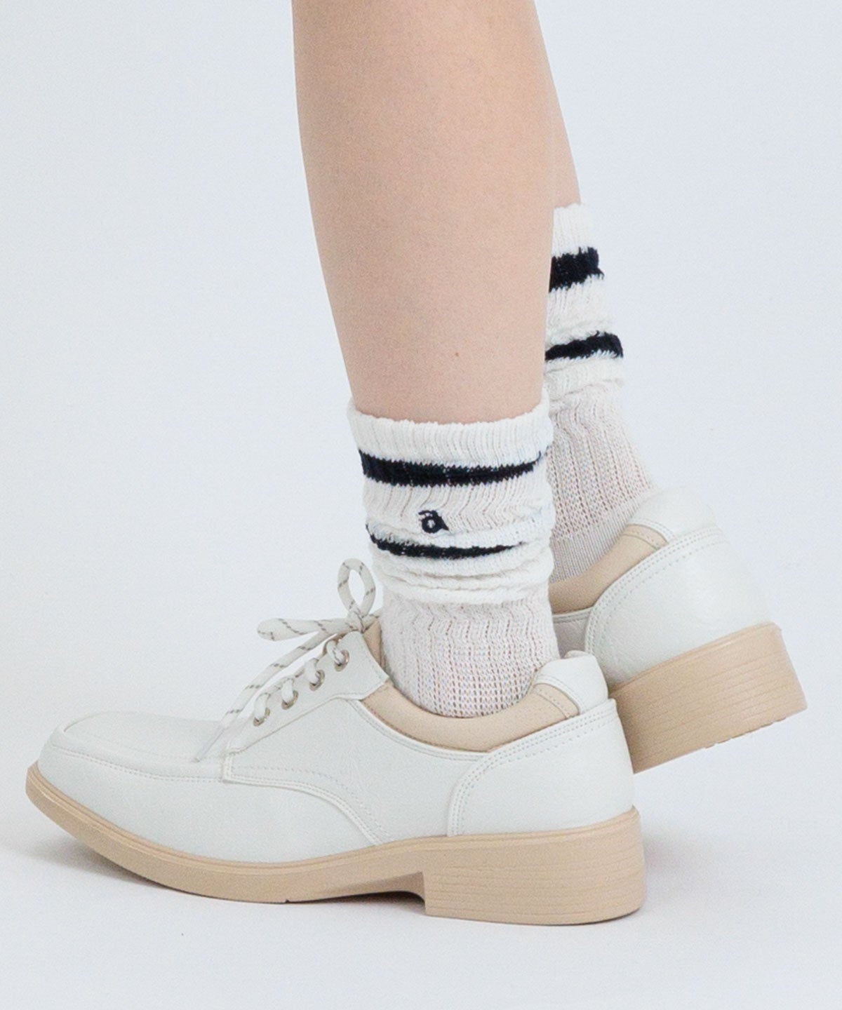 モデル着用画像（ホワイト×ブラック）