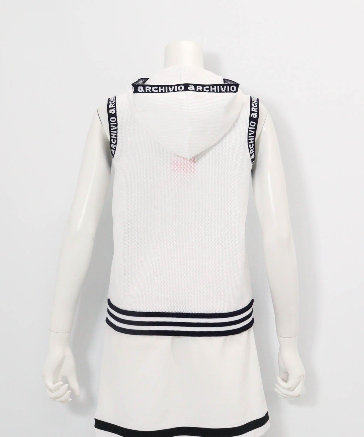 前後異素材ジップベスト後（ホワイト）