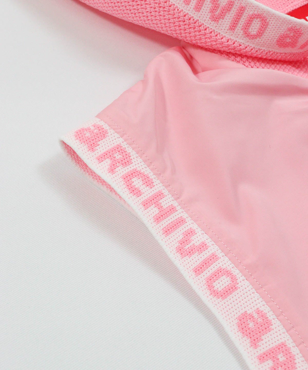 袖繰り部分（ピンク）