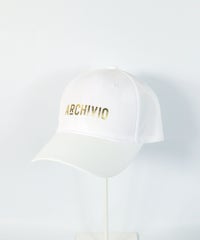 【メンズ】モノトーンロゴ撥水キャップ(ホワイト×ゴールド)