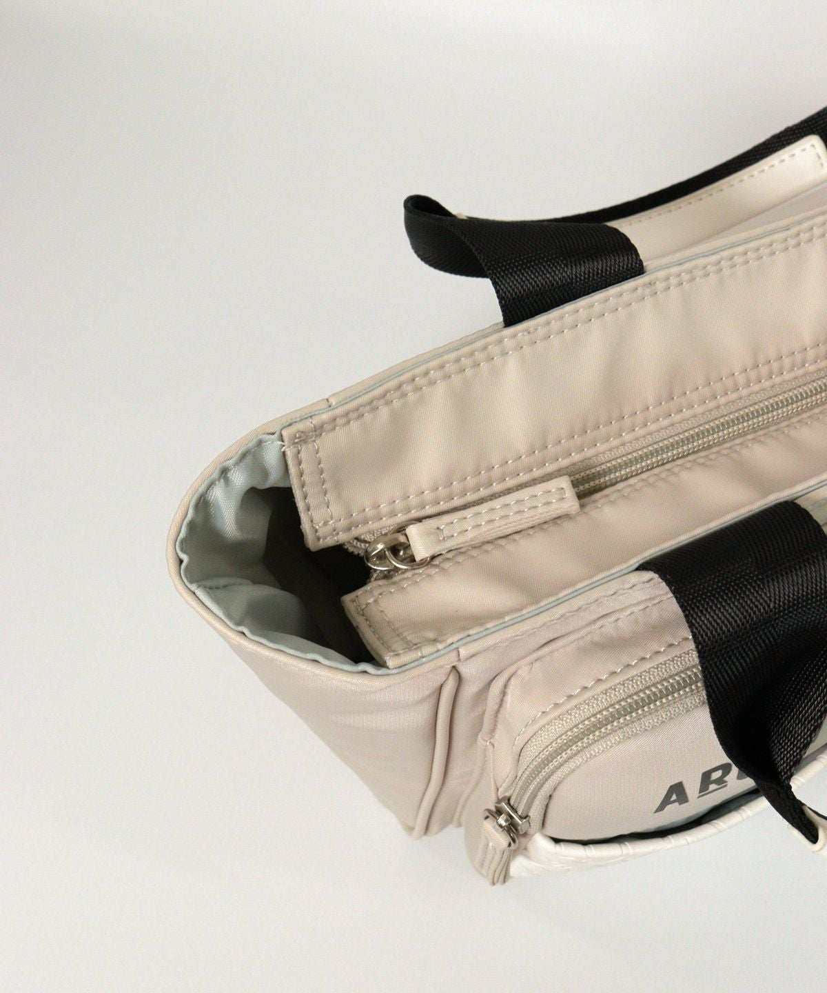 ファスナー部分(ライトグレー)