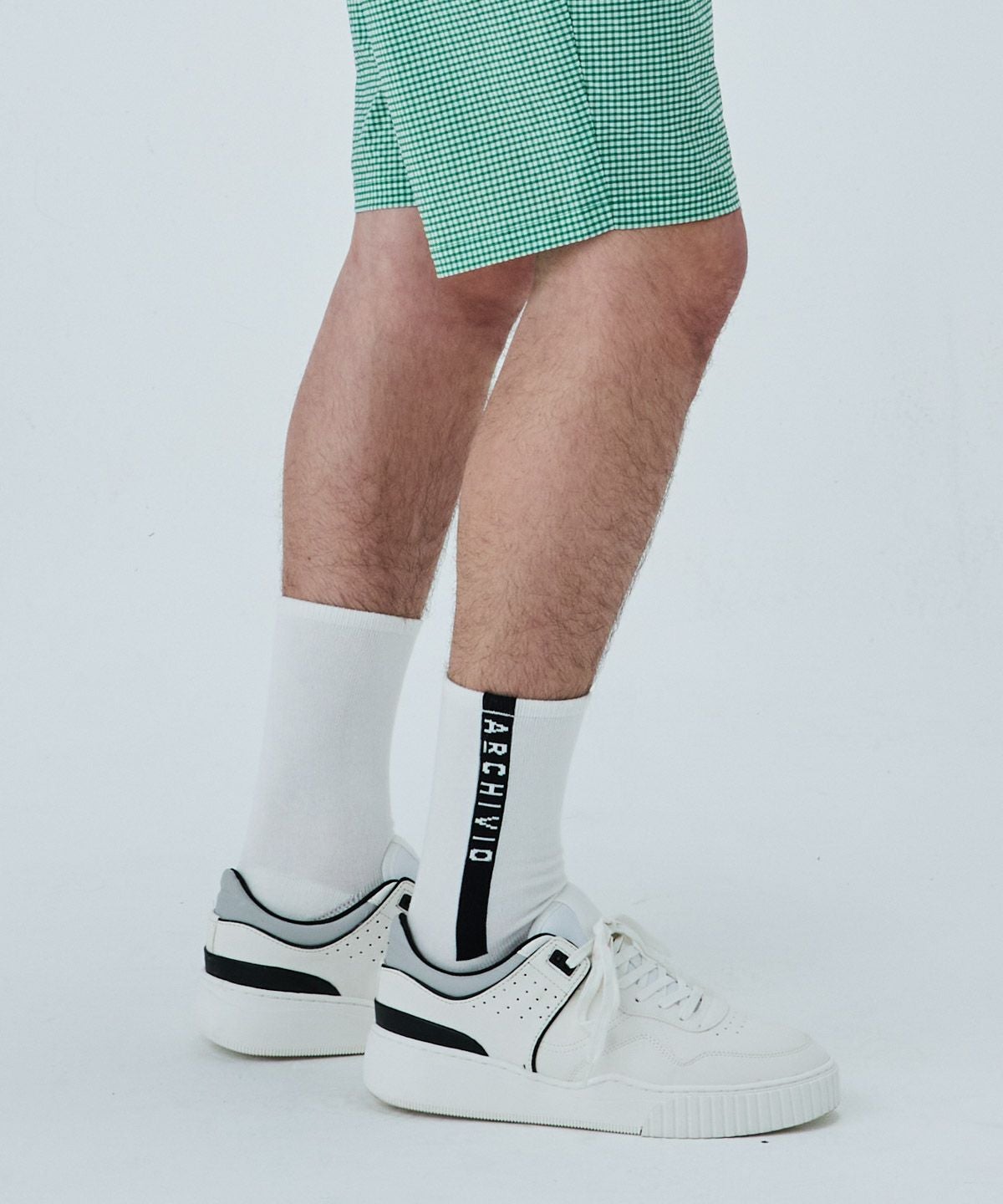 モデル着用画像(ホワイト×ブラック)