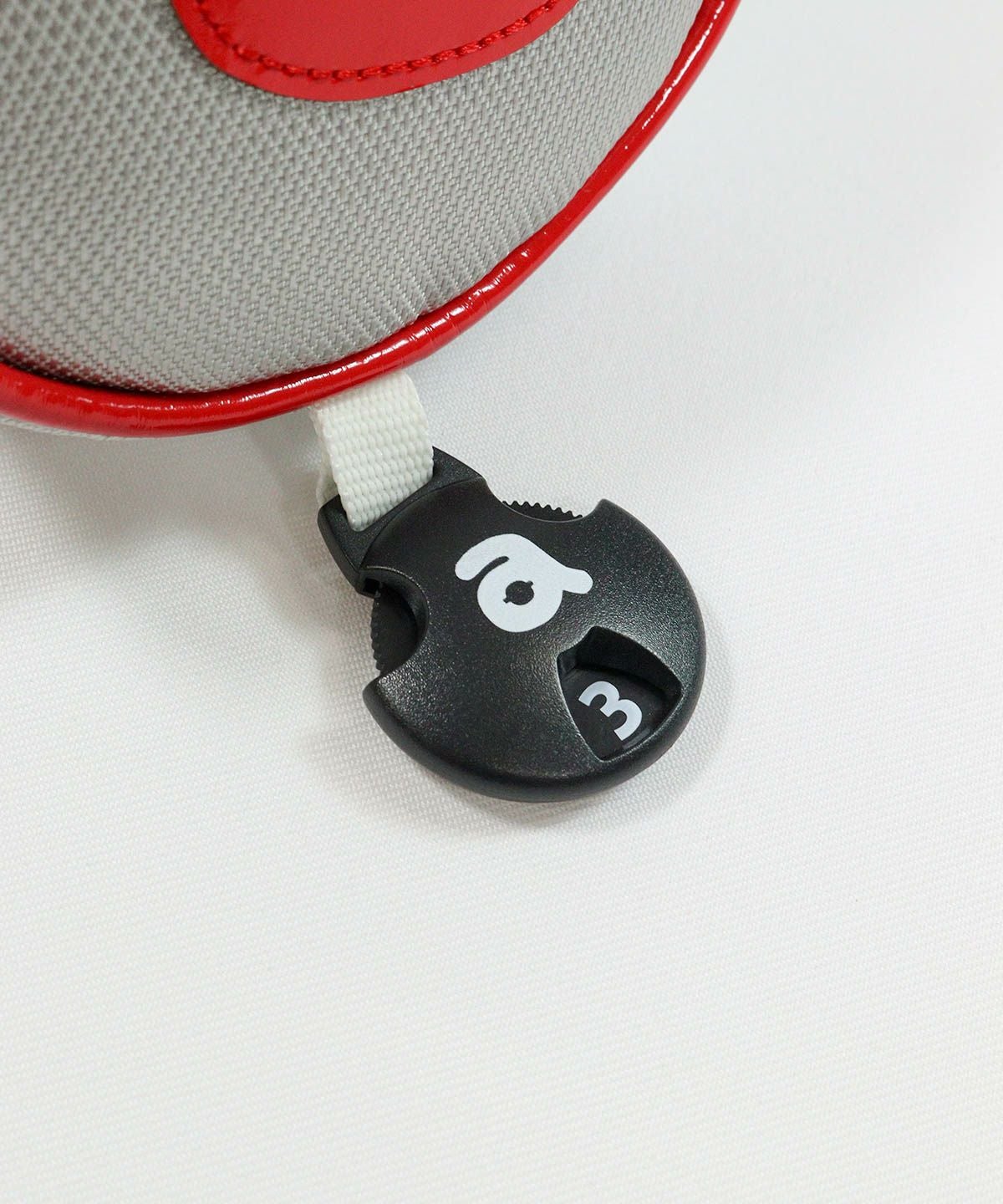 ロゴチャーム（ライトグレー）