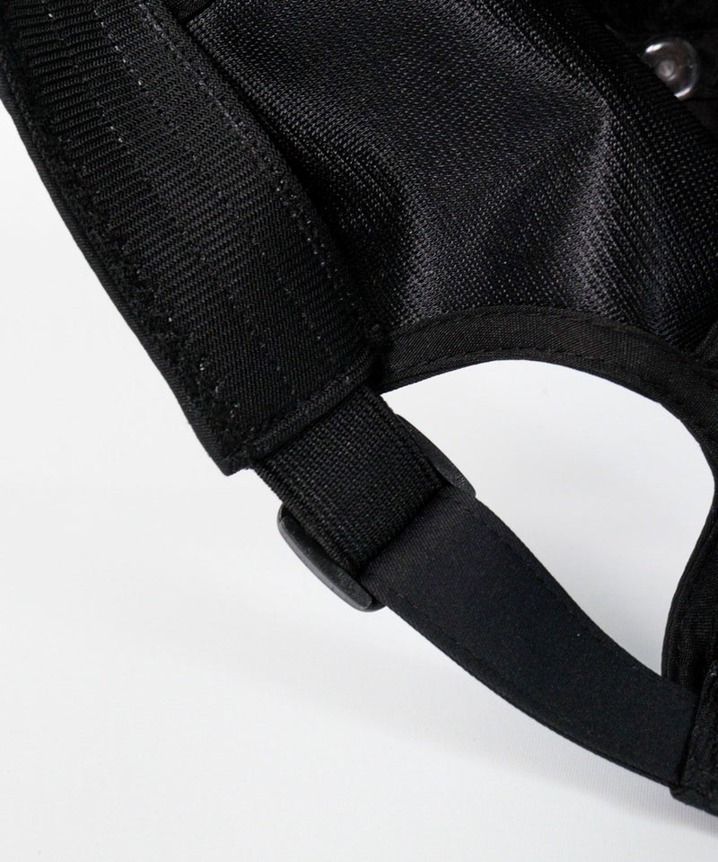 後部ベルト部分アップ(ブラック×ホワイト)