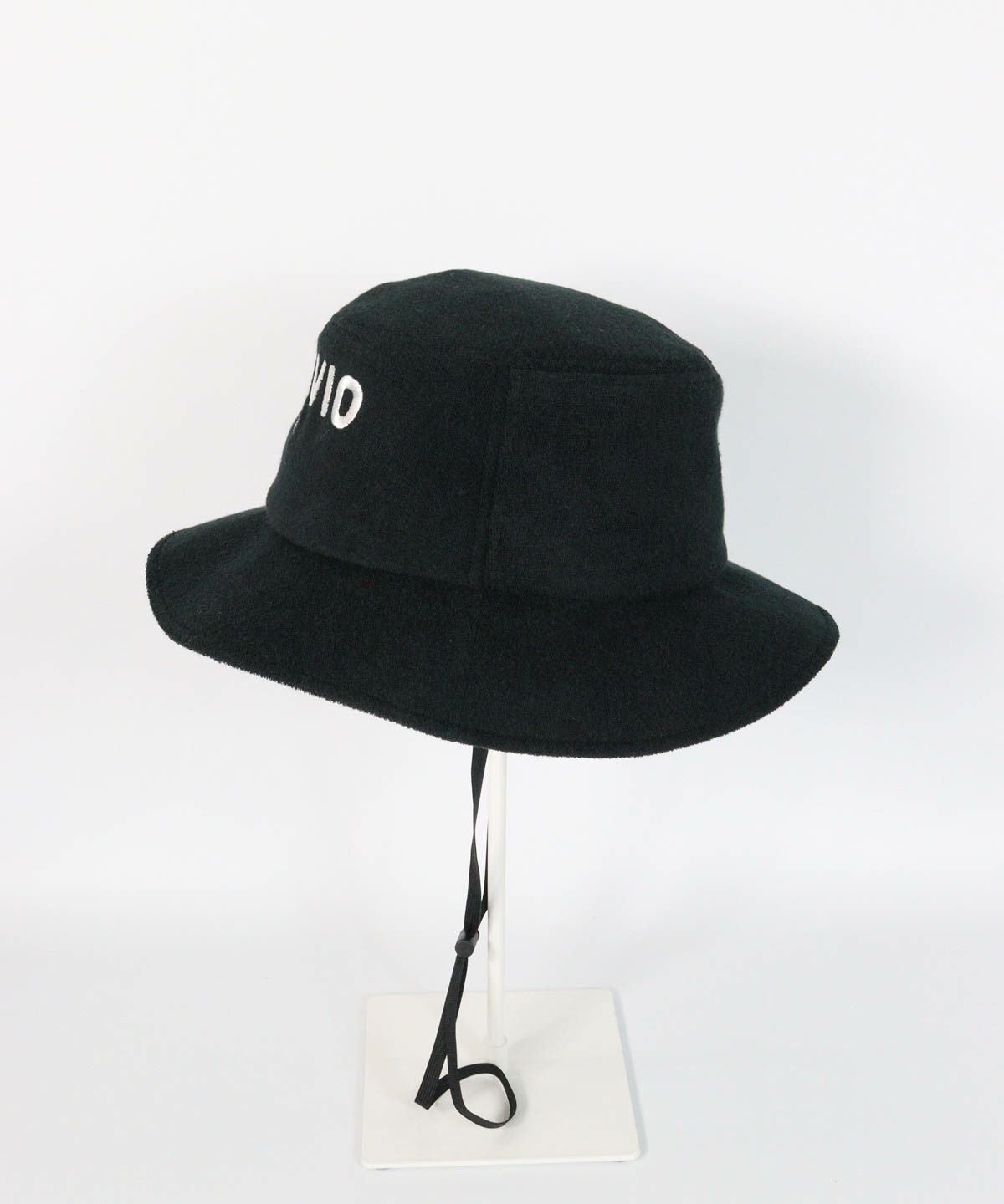 サンシェード付ロゴ刺繍ハット横（ブラック）