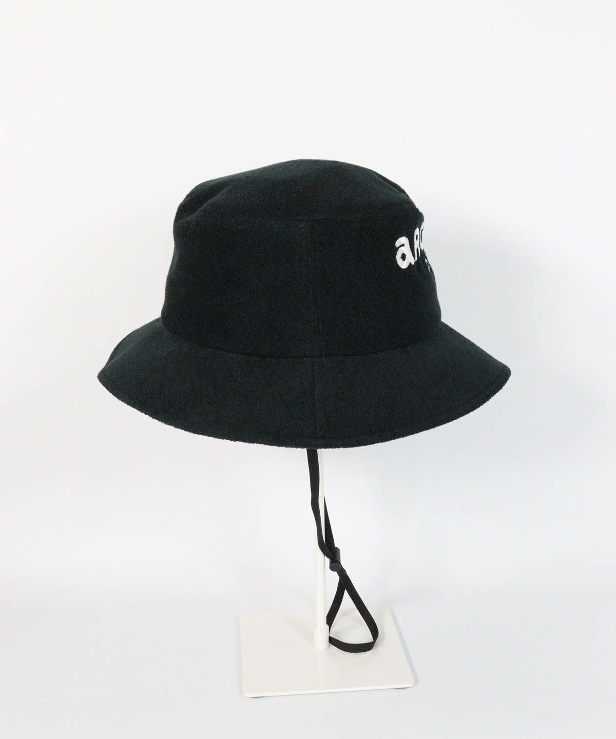 サンシェード付ロゴ刺繍ハット横（ブラック）