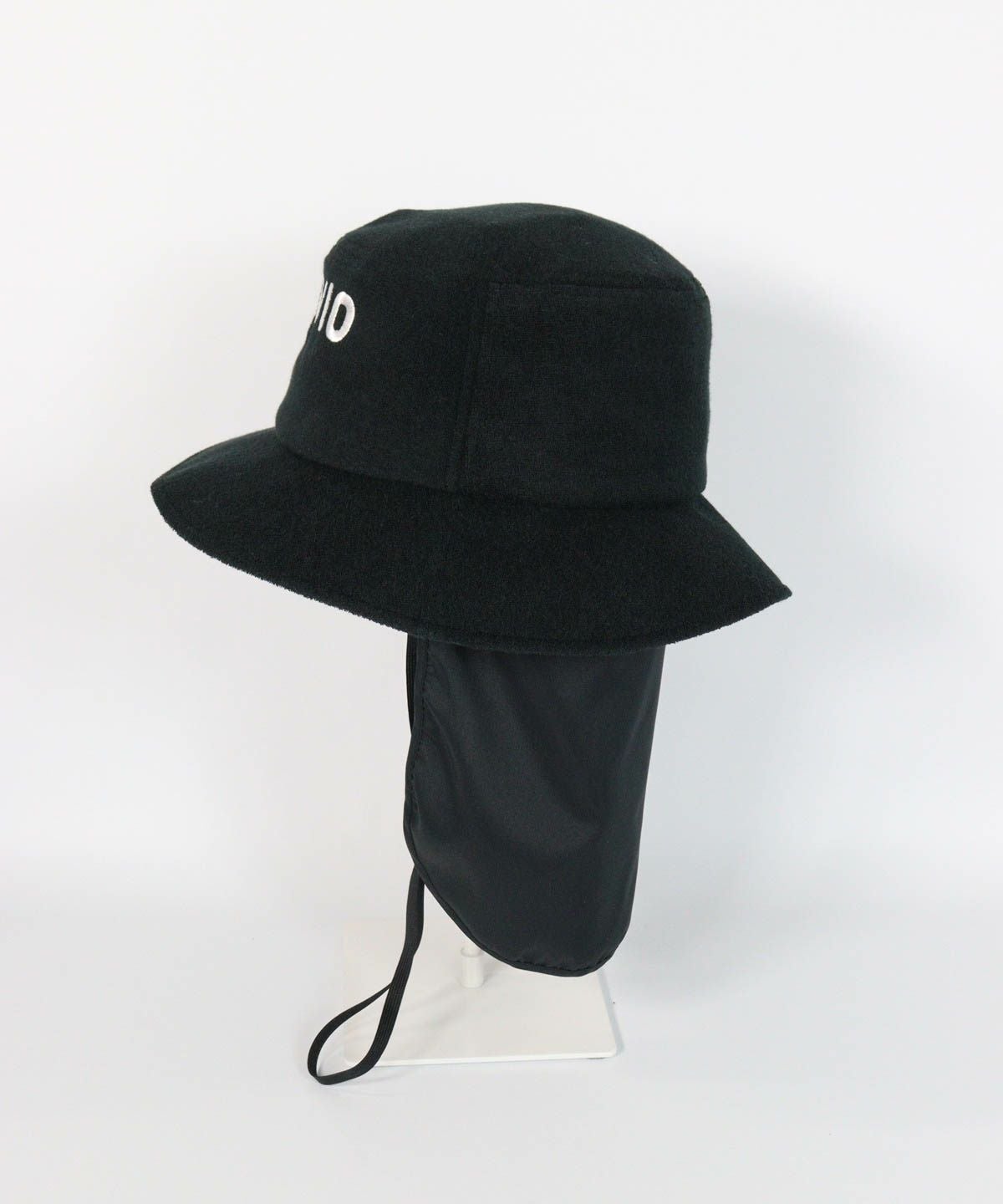 サンシェード付ロゴ刺繍ハット（ブラック）