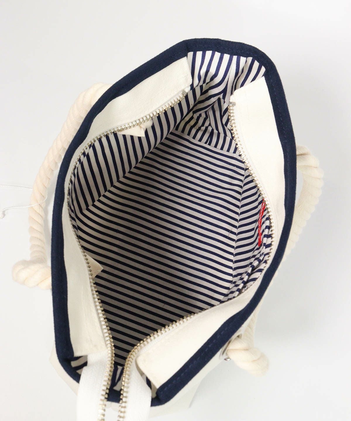 内側（ホワイト）