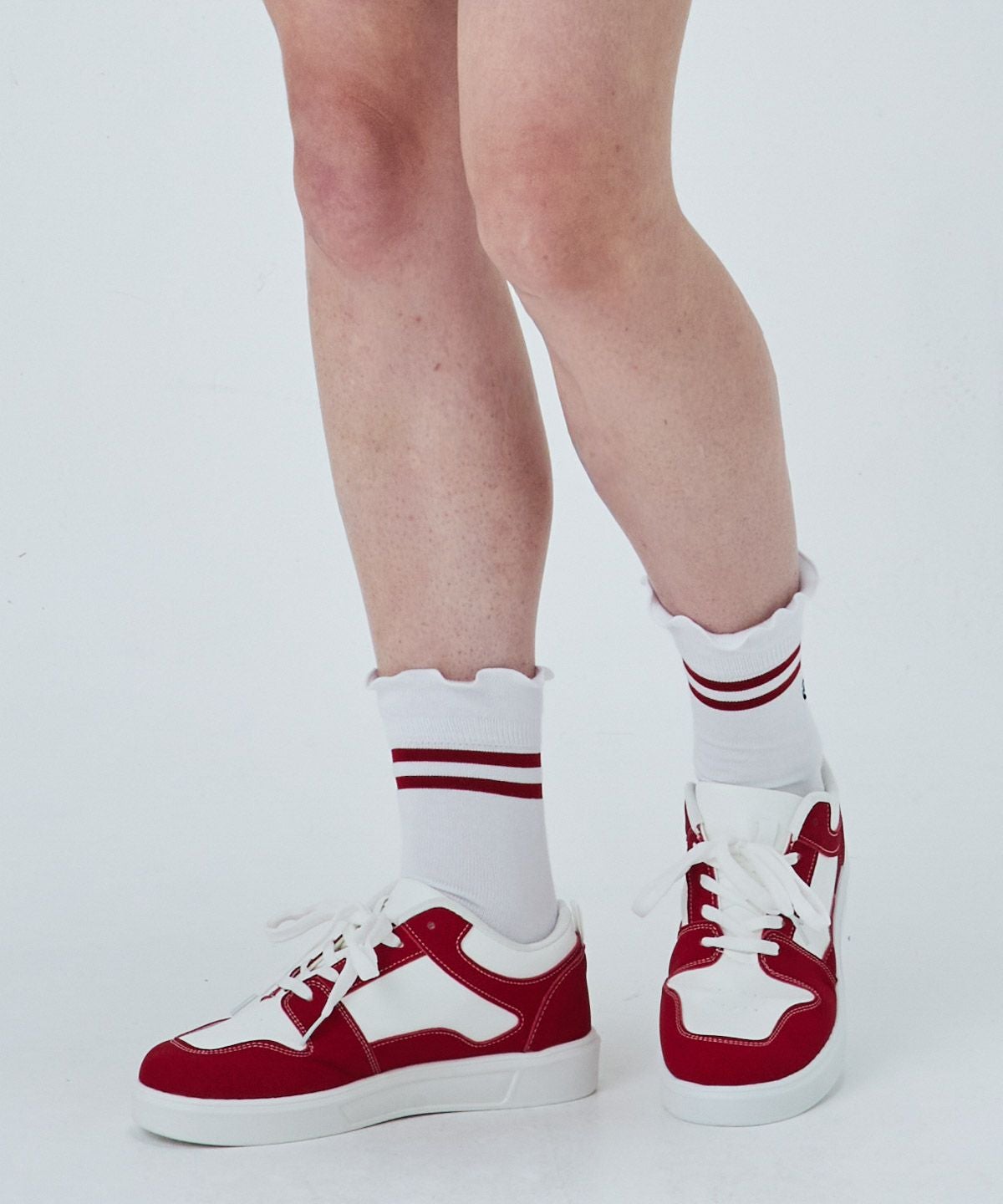 モデル着用画像(ホワイト×レッド)