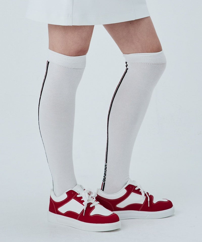 モデル着用画像(ホワイト×レッド)