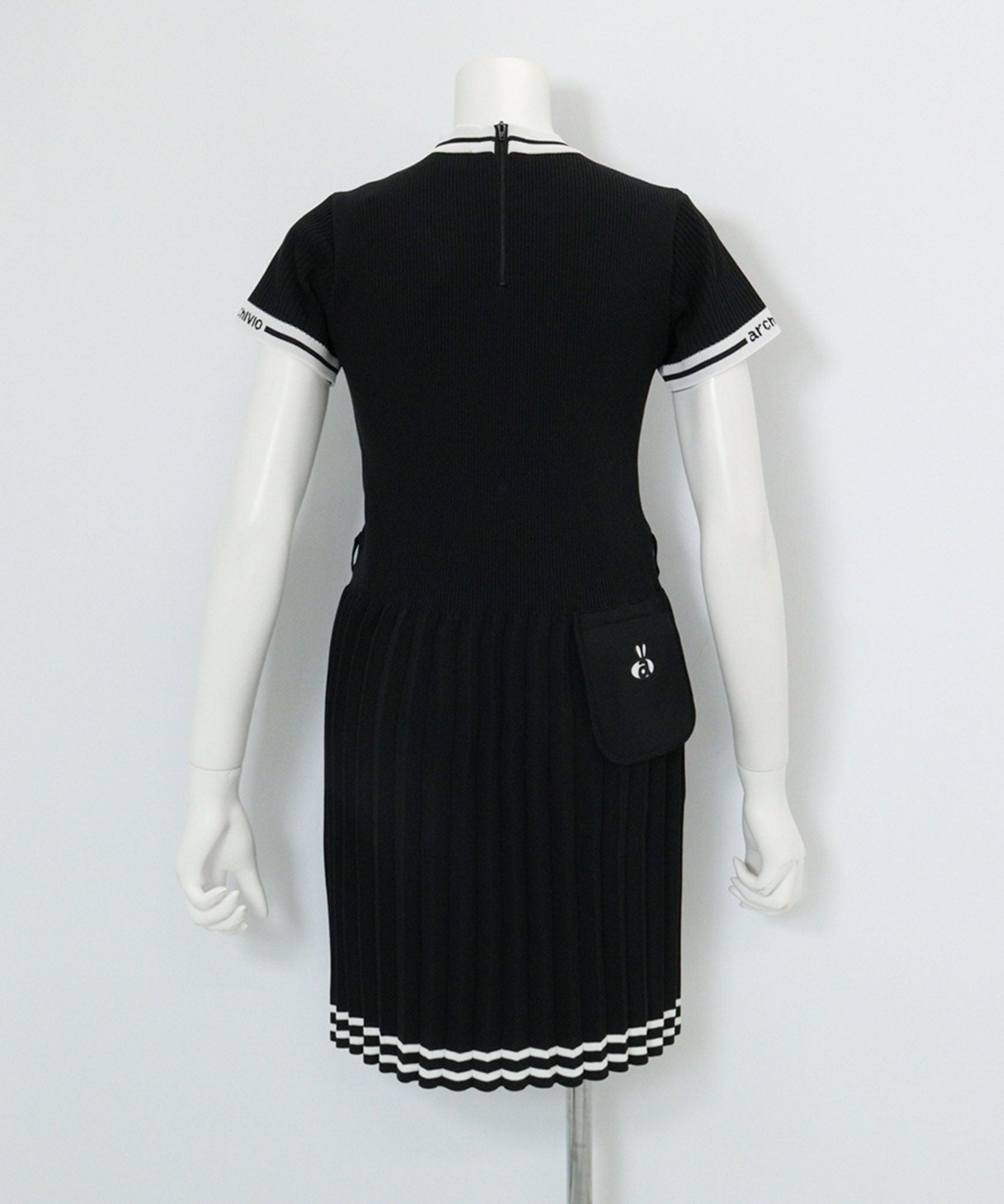 リブプリーツ切替ワンピース(ブラック)後ろ