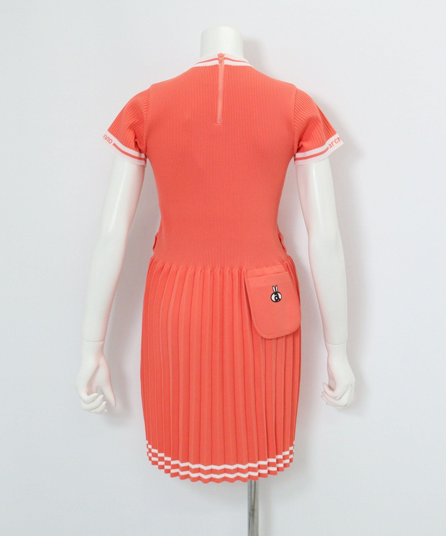 リブプリーツ切替ワンピース(ライトオレンジ)後ろ