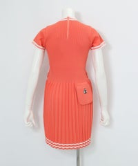 リブプリーツ切替ワンピース(ライトオレンジ)後ろ