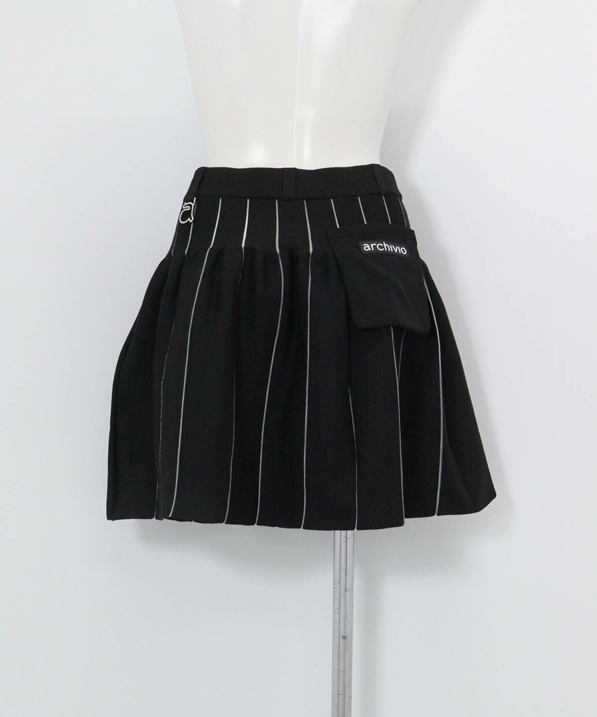 ボリュームニットスカート後（ブラック）