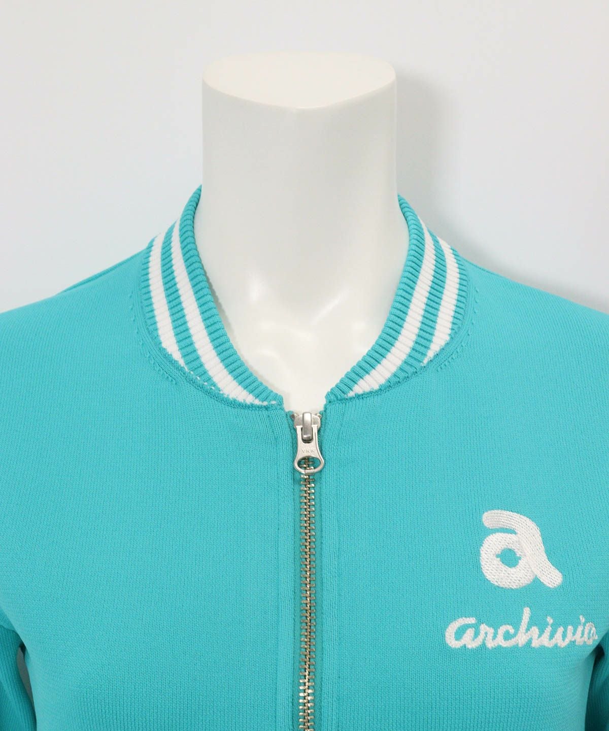 首元（ライトブルー）