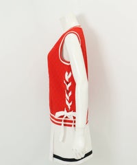 サイドリボンケーブルニットベスト横（レッド）