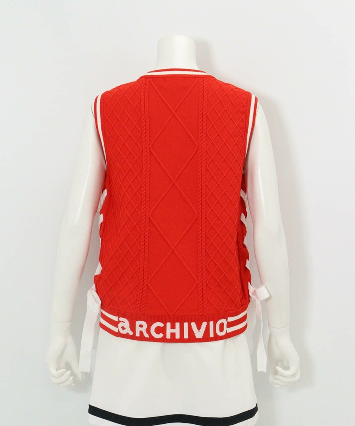 サイドリボンケーブルニットベスト後（レッド）