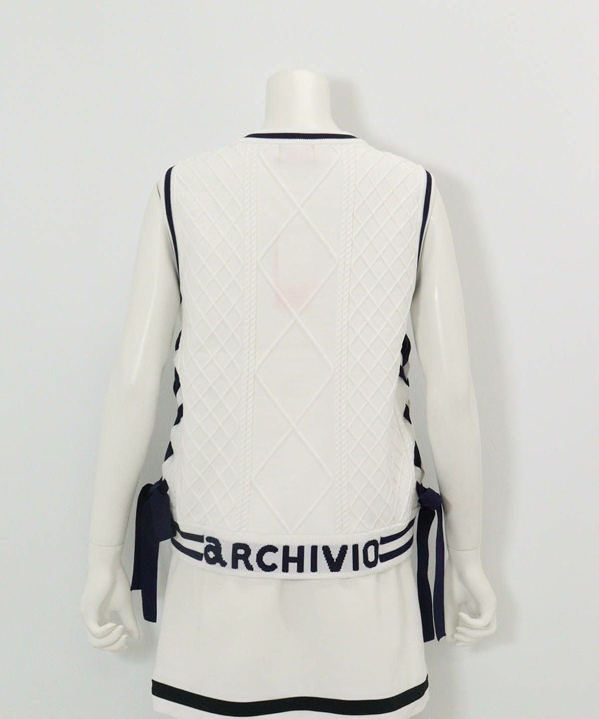 サイドリボンケーブルニットベスト後（ホワイト）