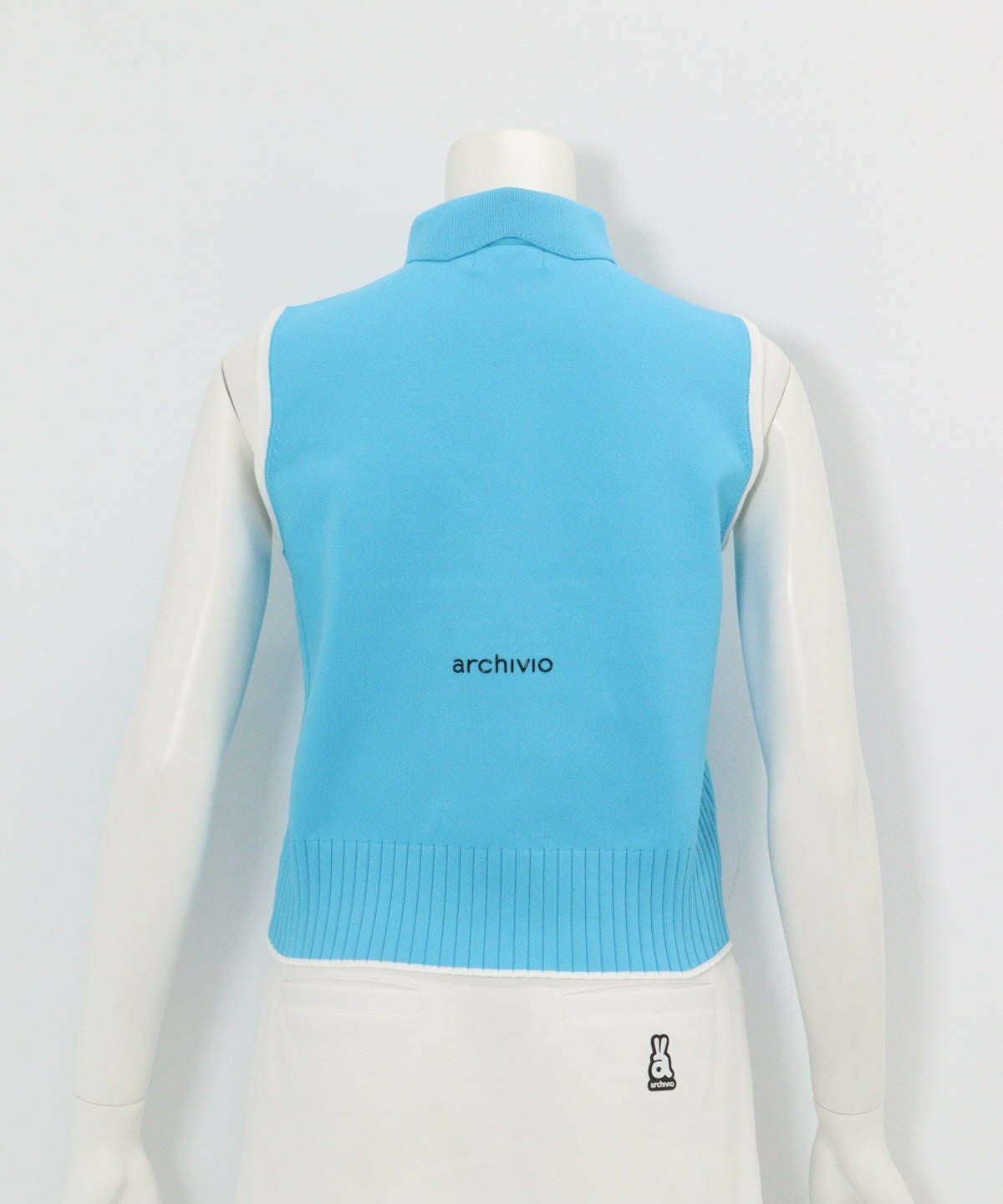 襟付きニットジップベスト後（ライトブルー）