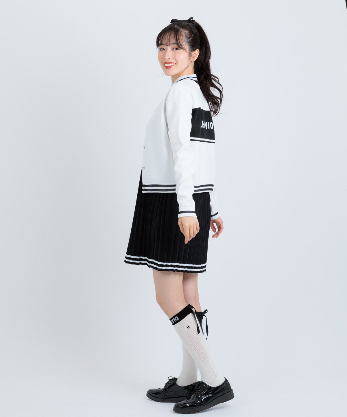 モデル着用画像(ホワイト×ブラック)