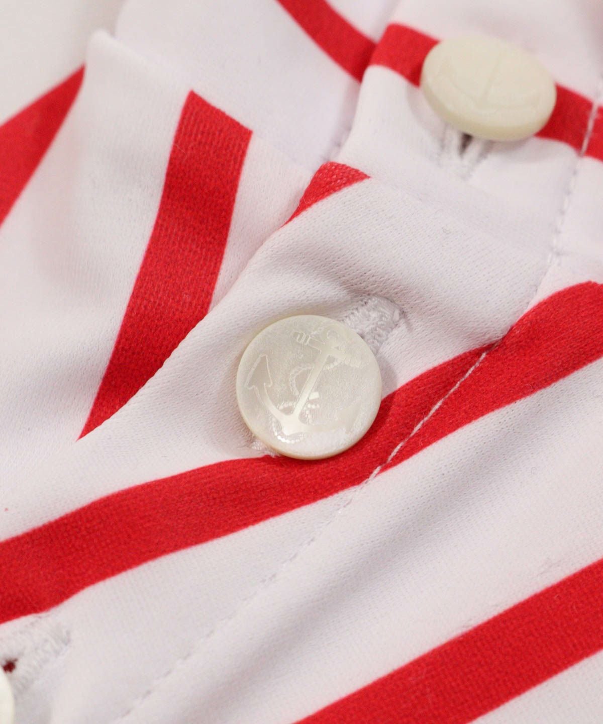 首元ボタン（レッド）