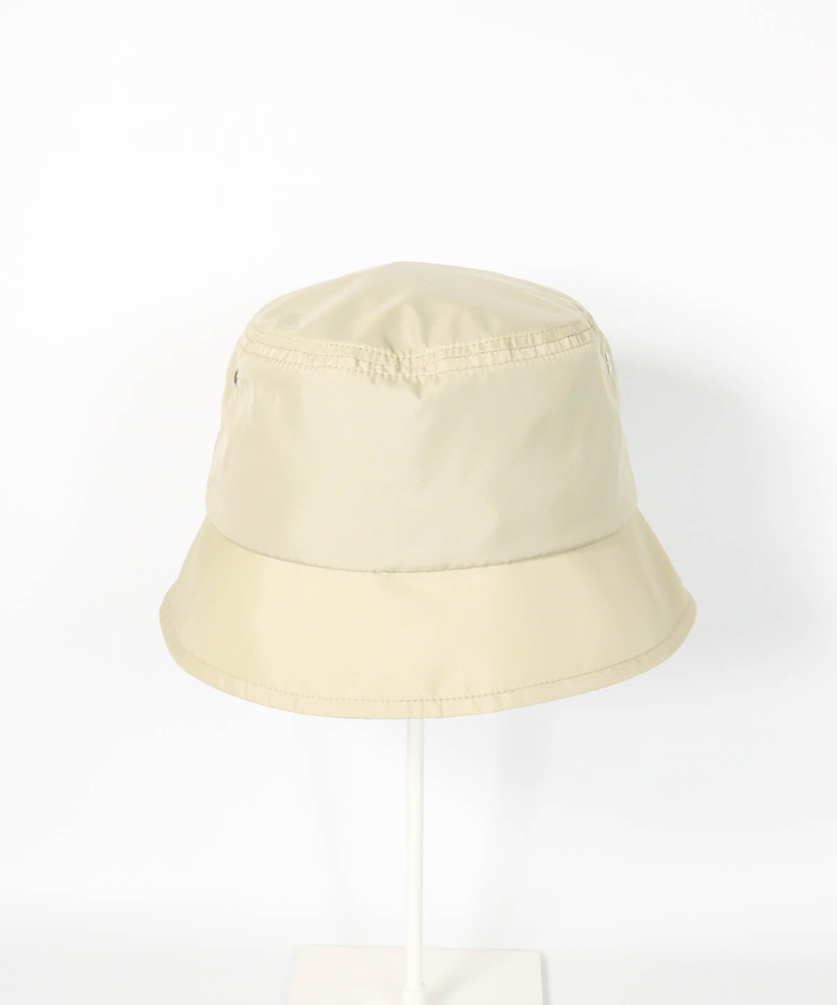 ロゴ刺繍撥水バケットハット(ベージュ)後ろ