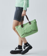 モデル着用画像（ライトグリーン）