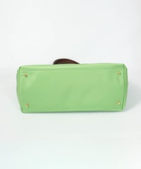 底（ライトグリーン）