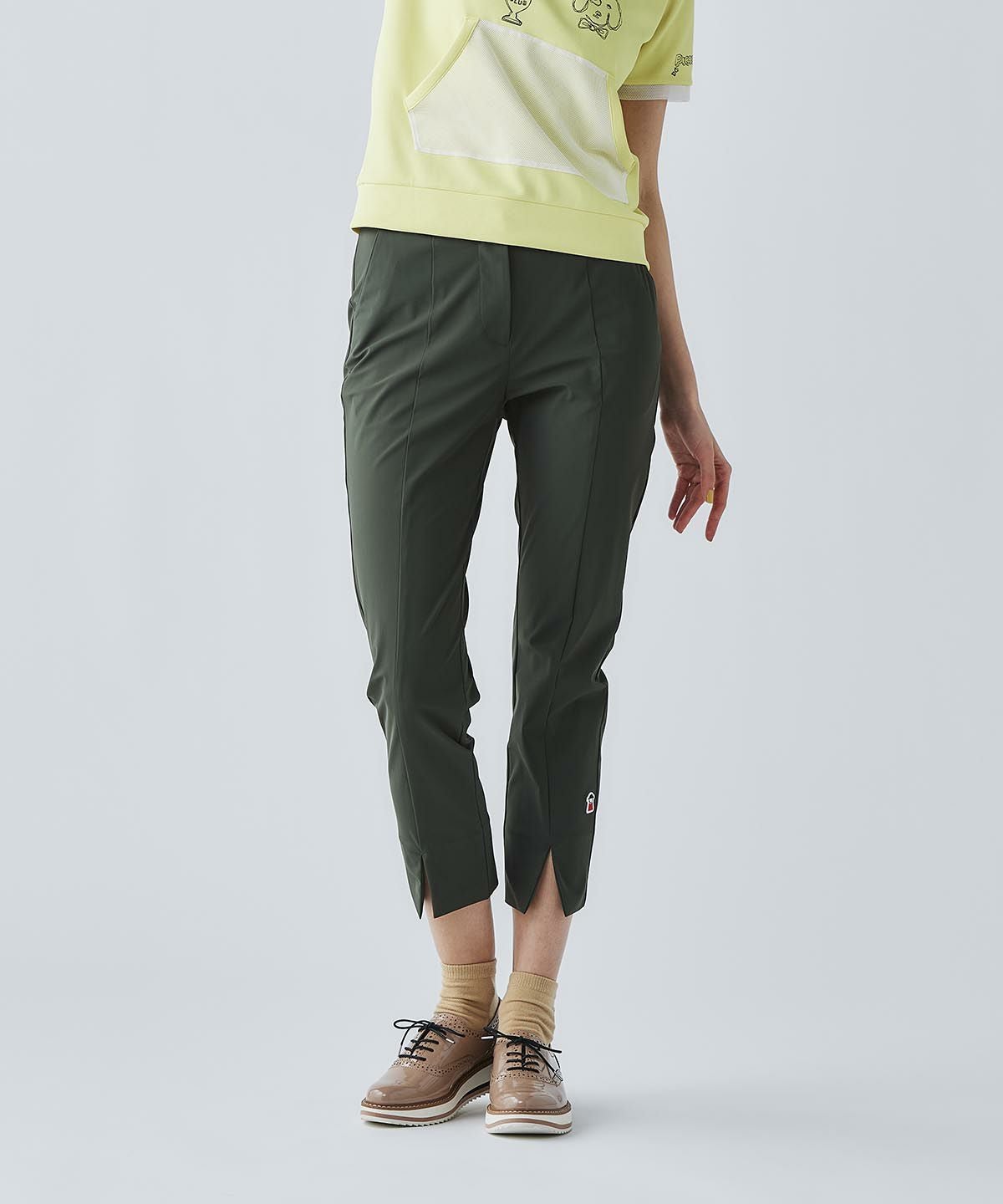 モデル着用画像（カーキ）