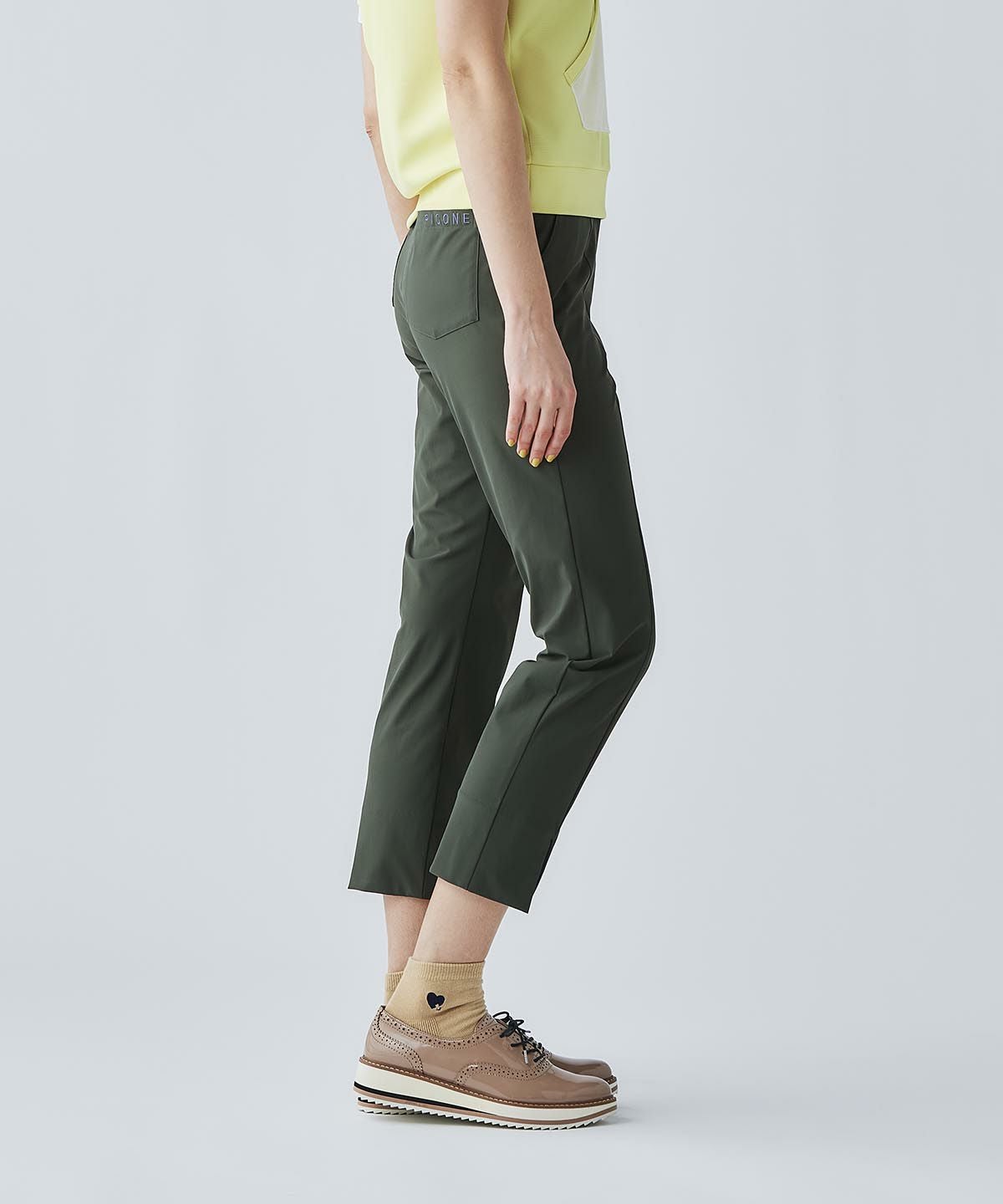 モデル着用画像（カーキ）