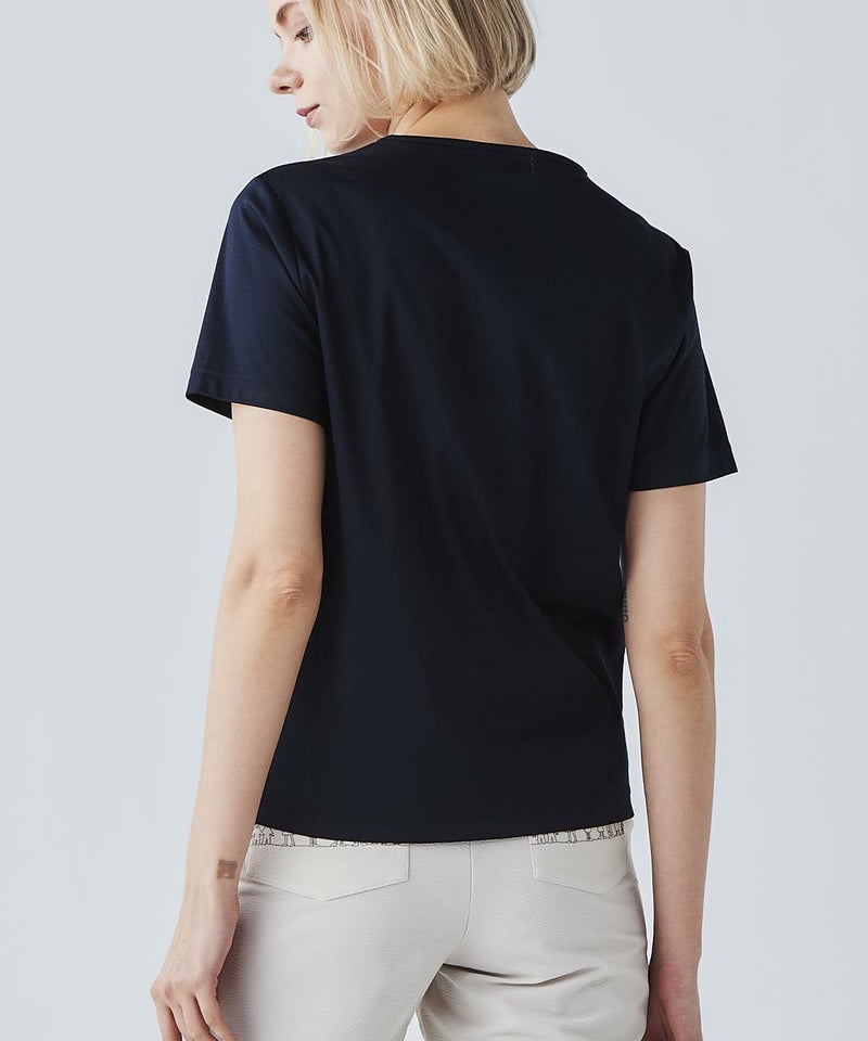 モデル着用画像（ネイビー）