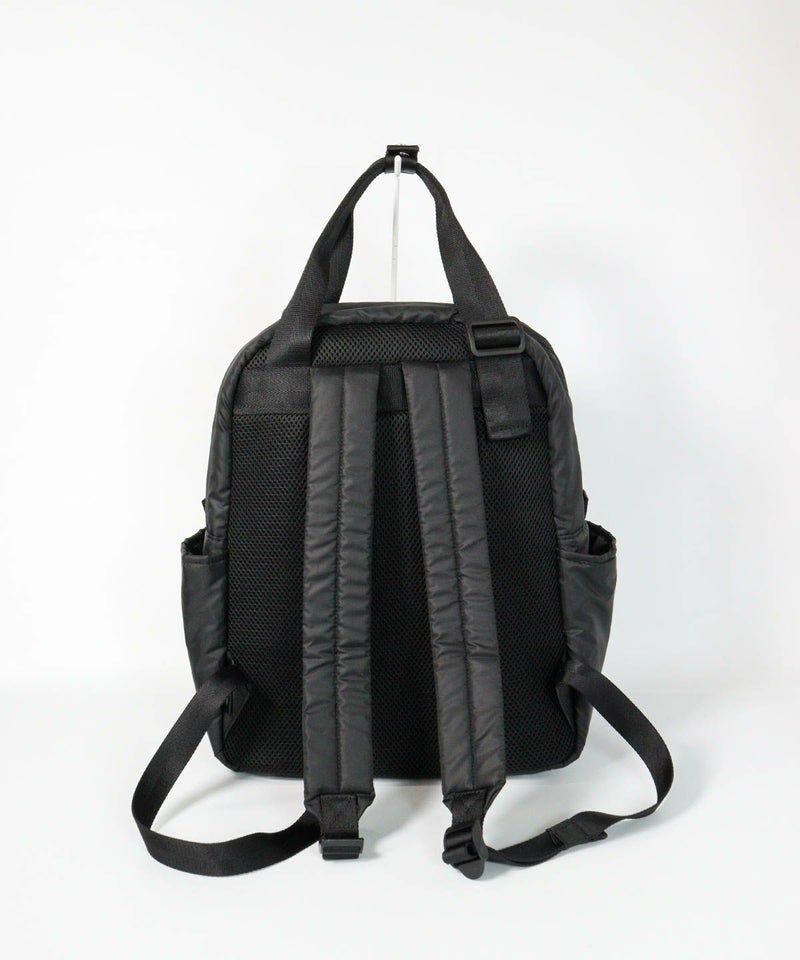 中わたリュック背面（ブラック）