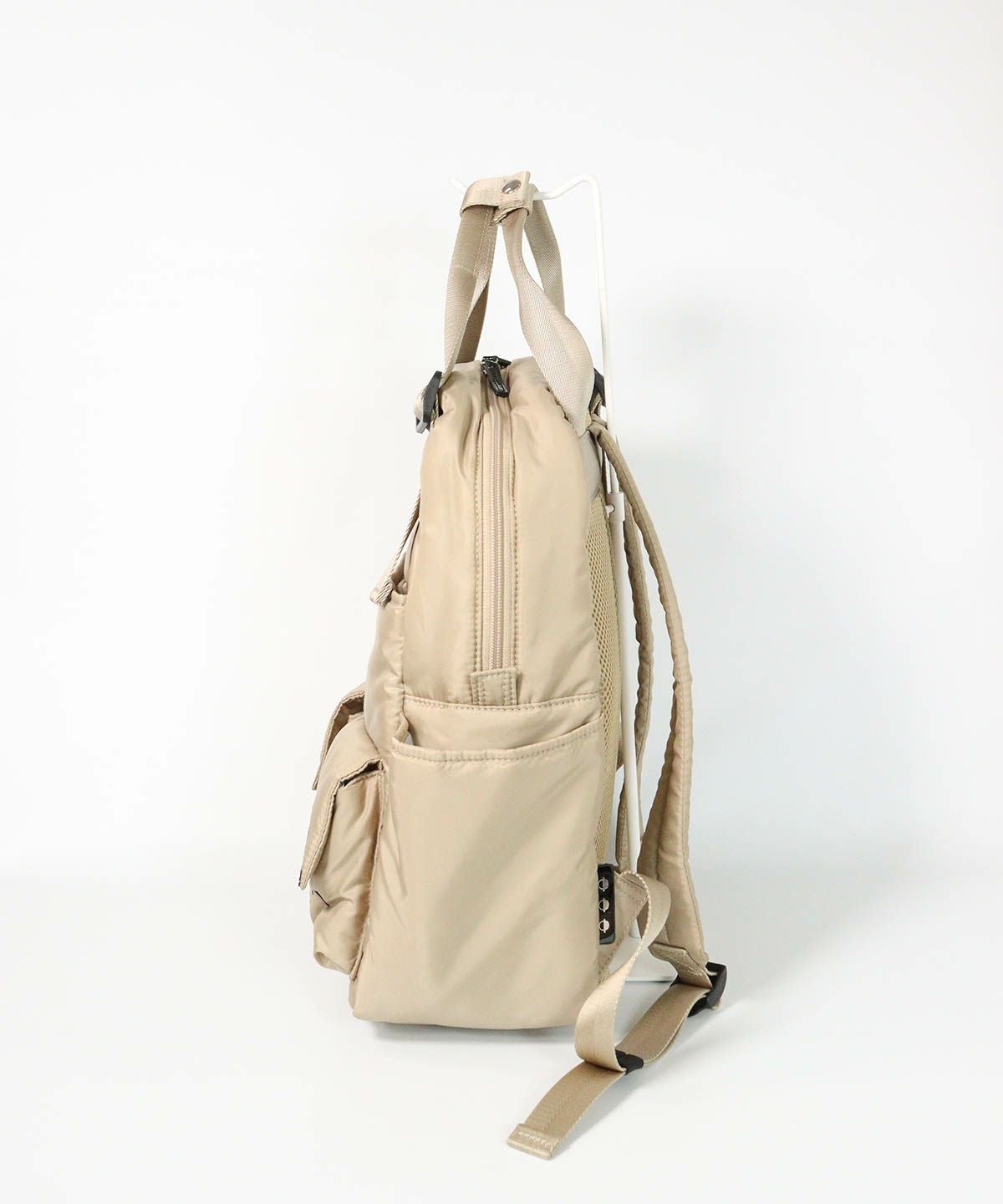 中わたリュック横（ベージュ）