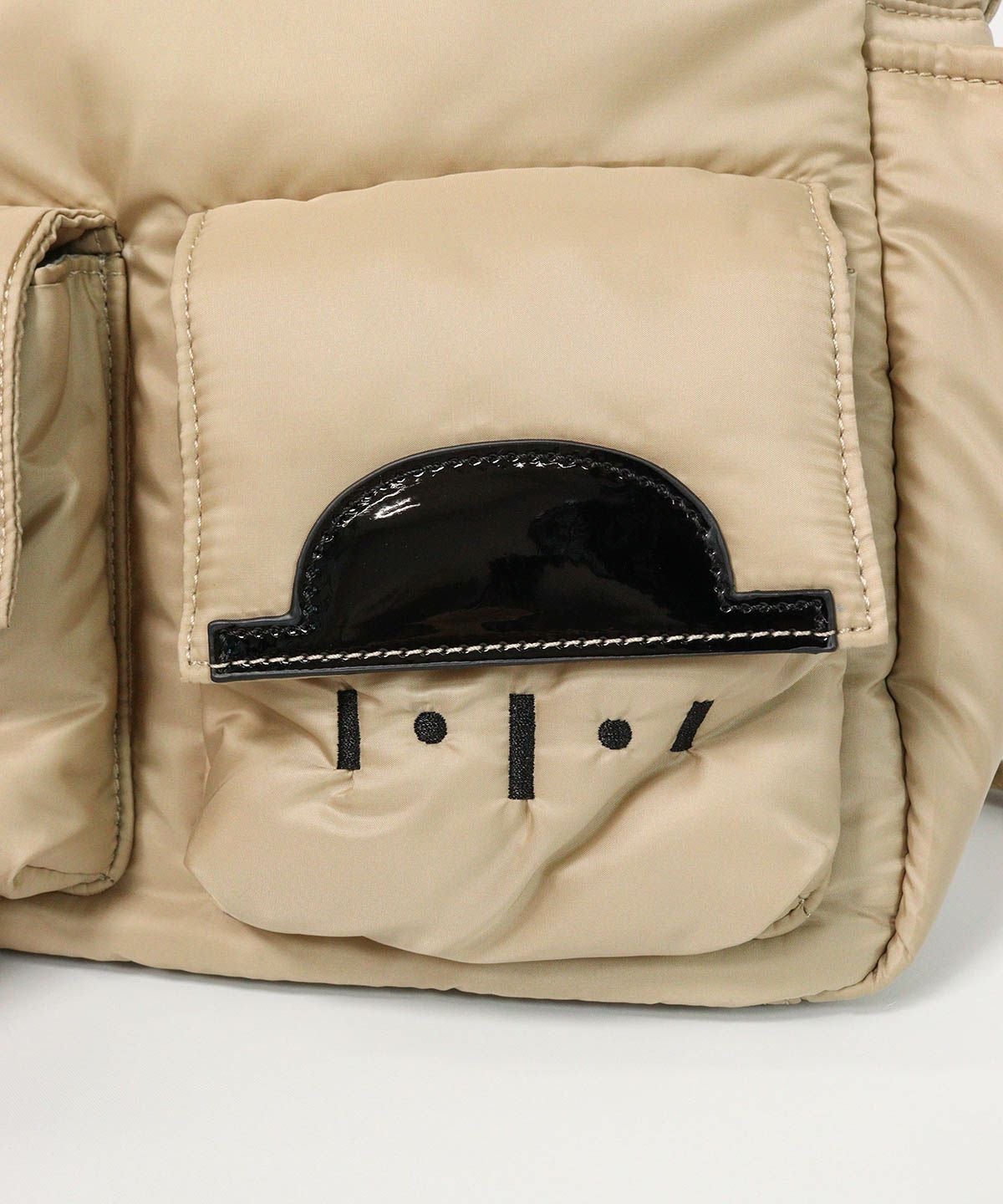 デザイン部分（ベージュ）