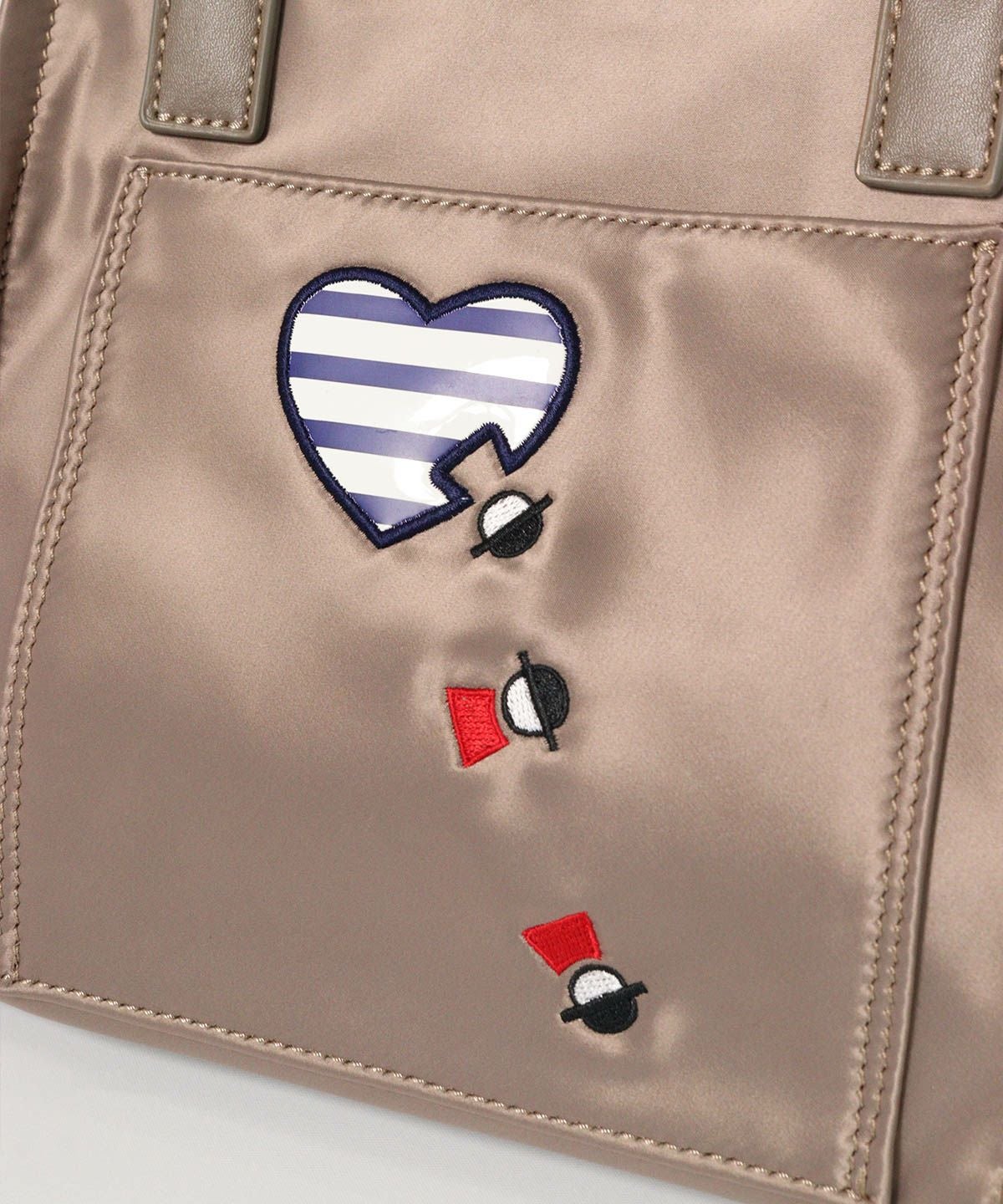 デザイン部分（グレー）