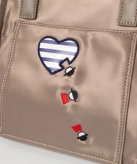 デザイン部分（グレー）