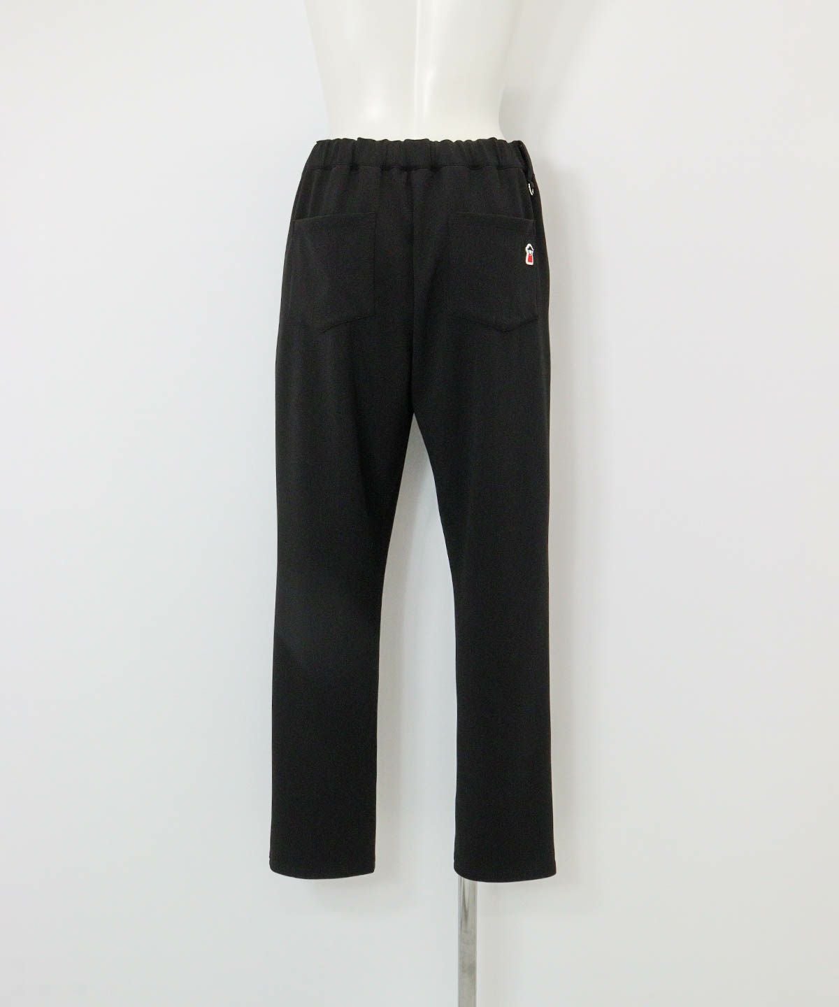 UV冷感ベーシックテーパードパンツ後（ブラック）