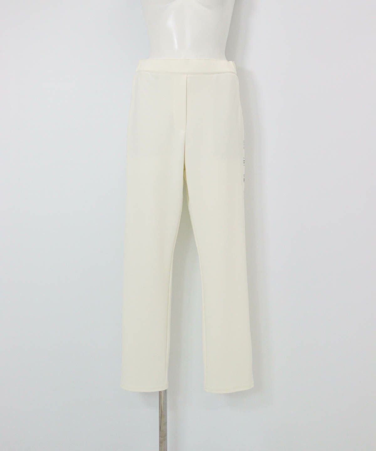 UV冷感ベーシックテーパードパンツ（ホワイト）