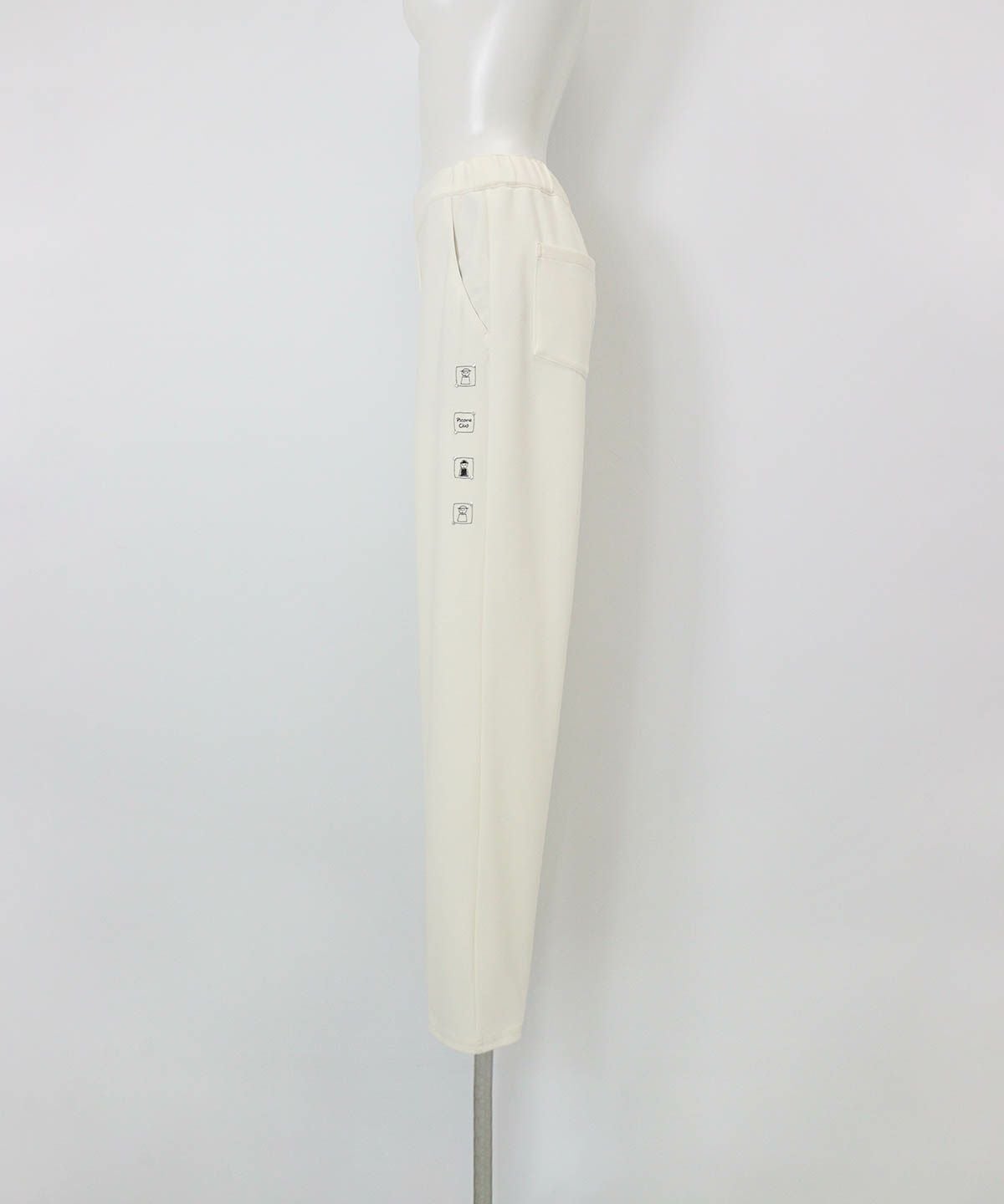 UV冷感ベーシックテーパードパンツ横（ホワイト）