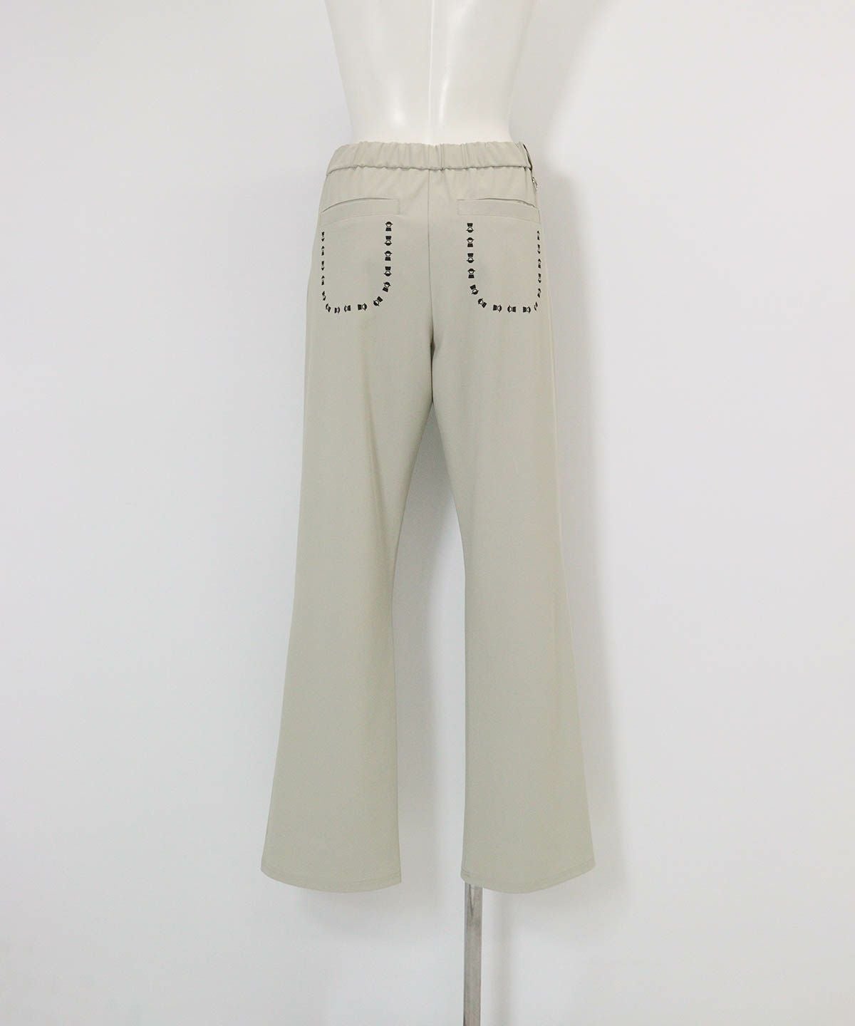  UV冷感ストレートパンツ後（ベージュ）