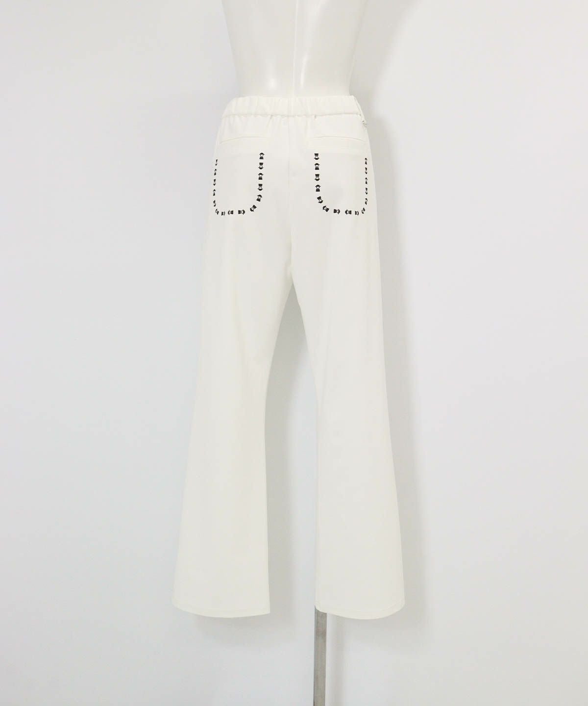  UV冷感ストレートパンツ後（ホワイト）