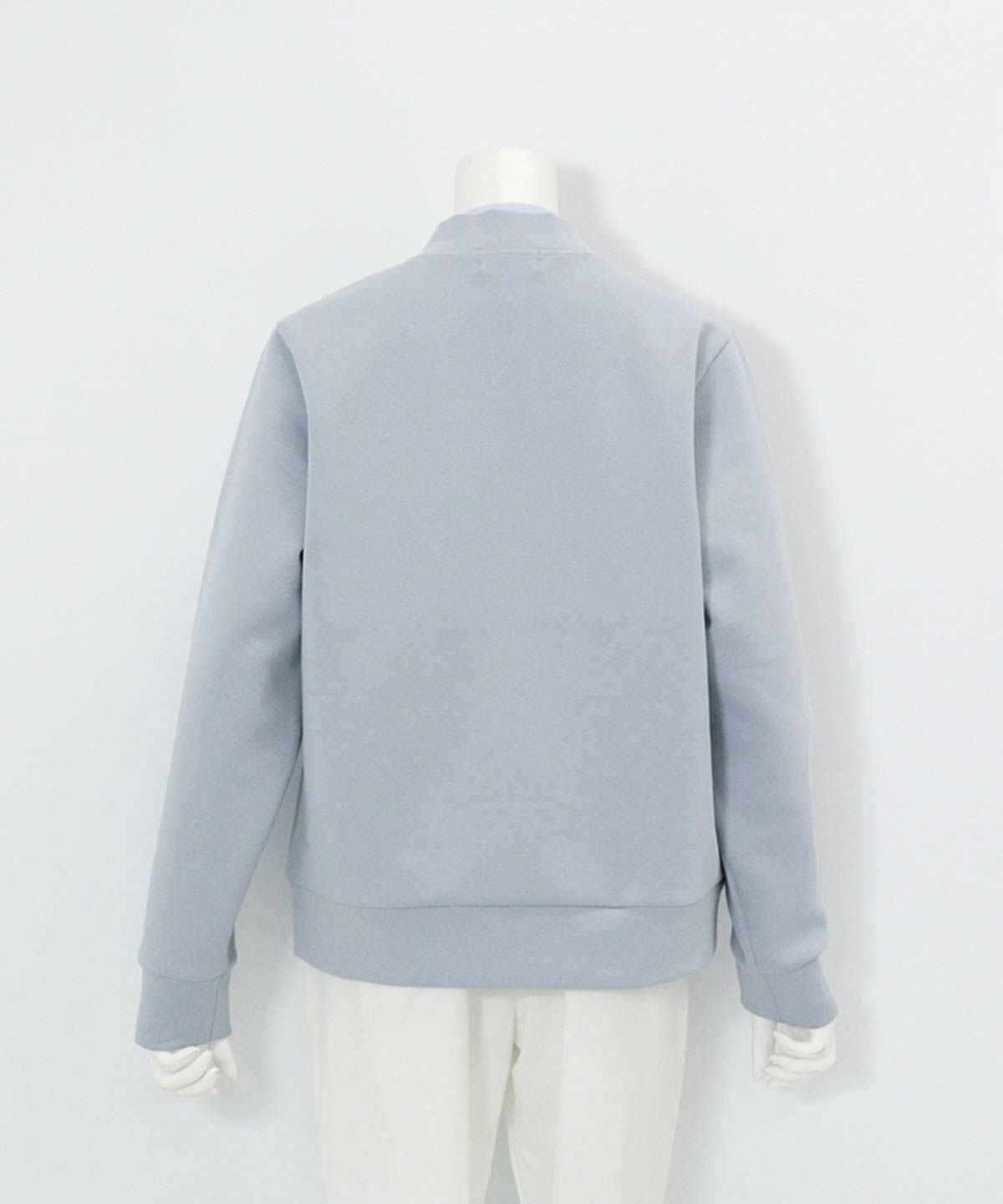 ポイント刺繍ダンボールブルゾン後（ライトブルー）