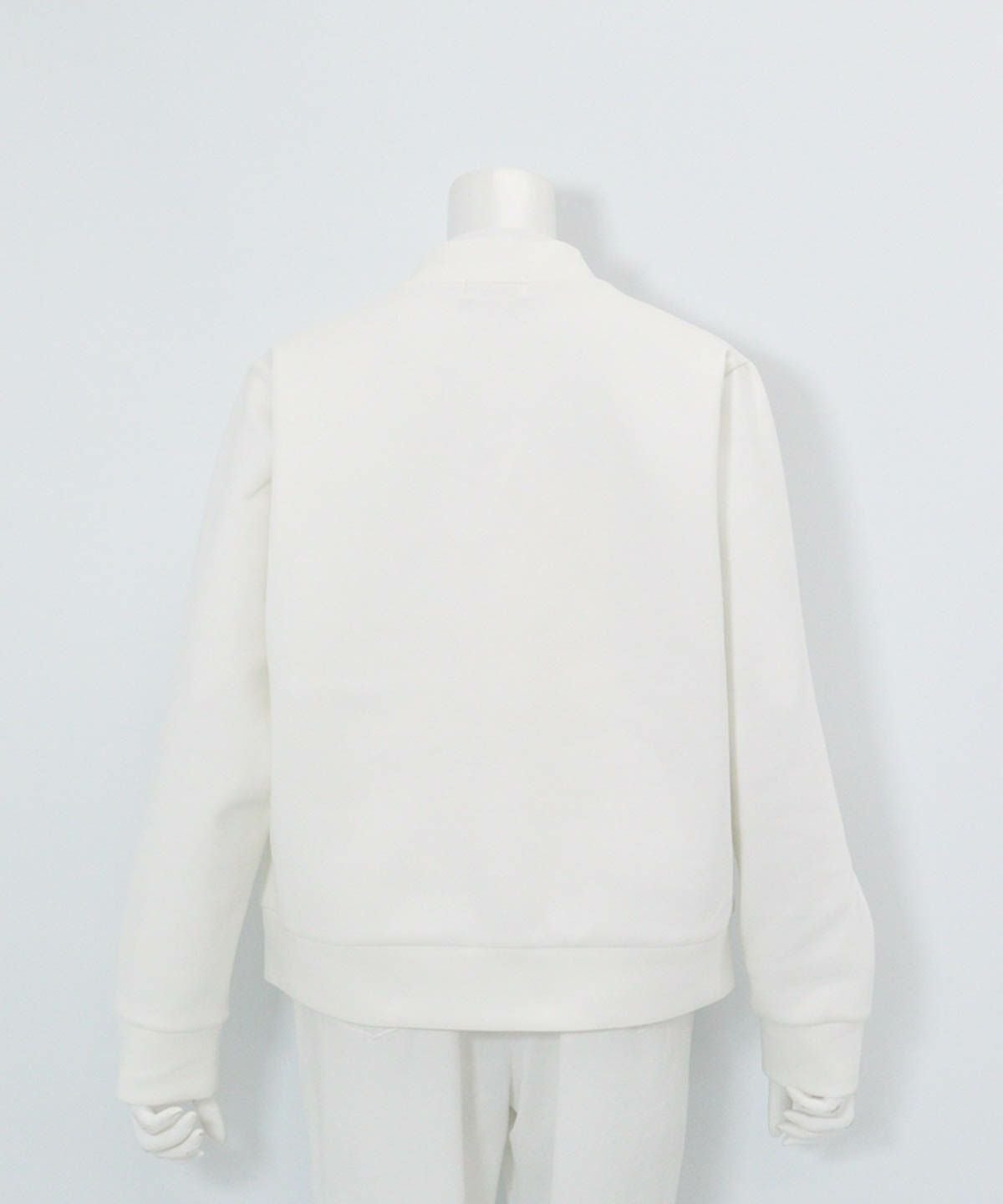 ポイント刺繍ダンボールブルゾン後（ホワイト）