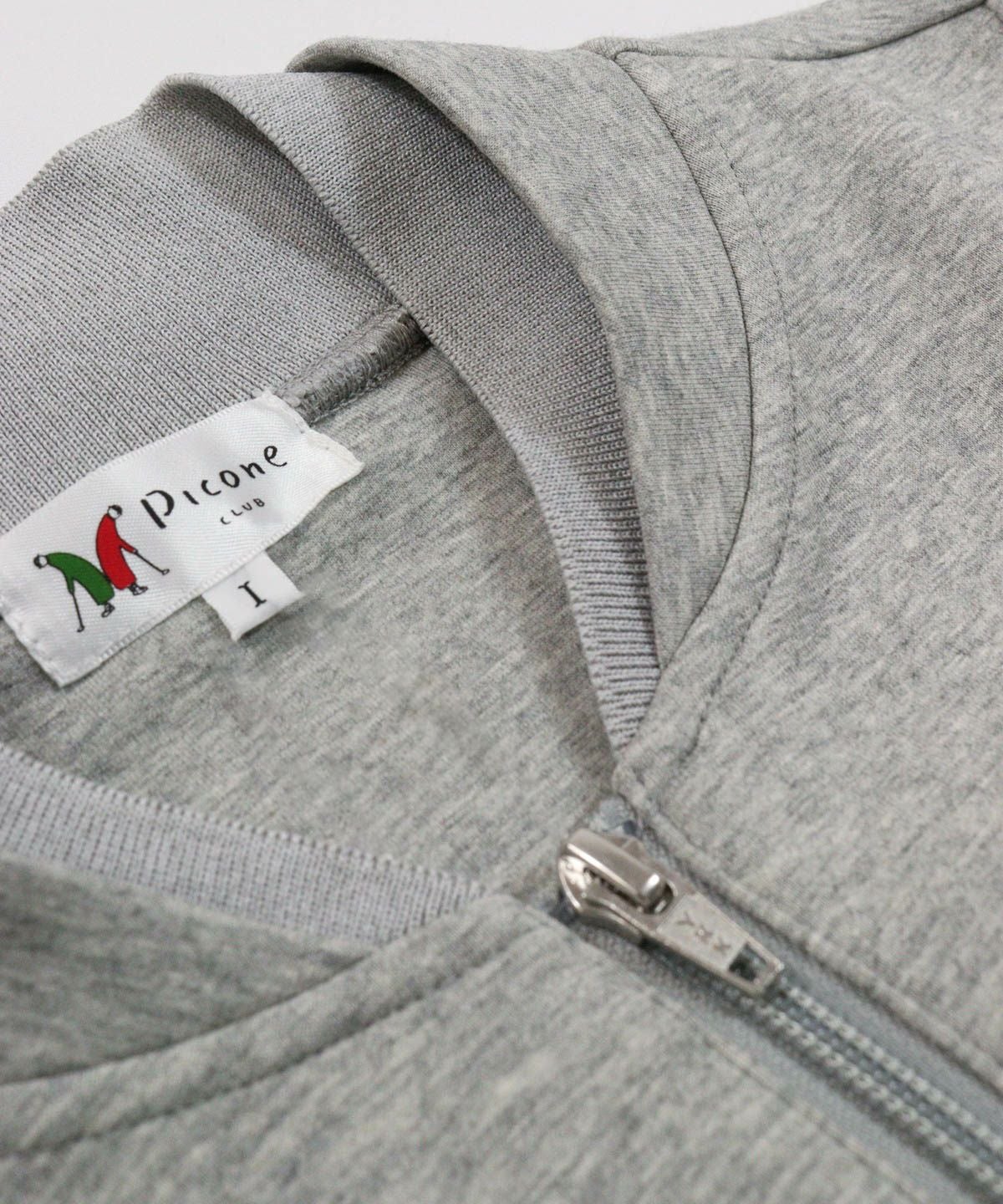 首元ファスナー部分（ライトグレー）