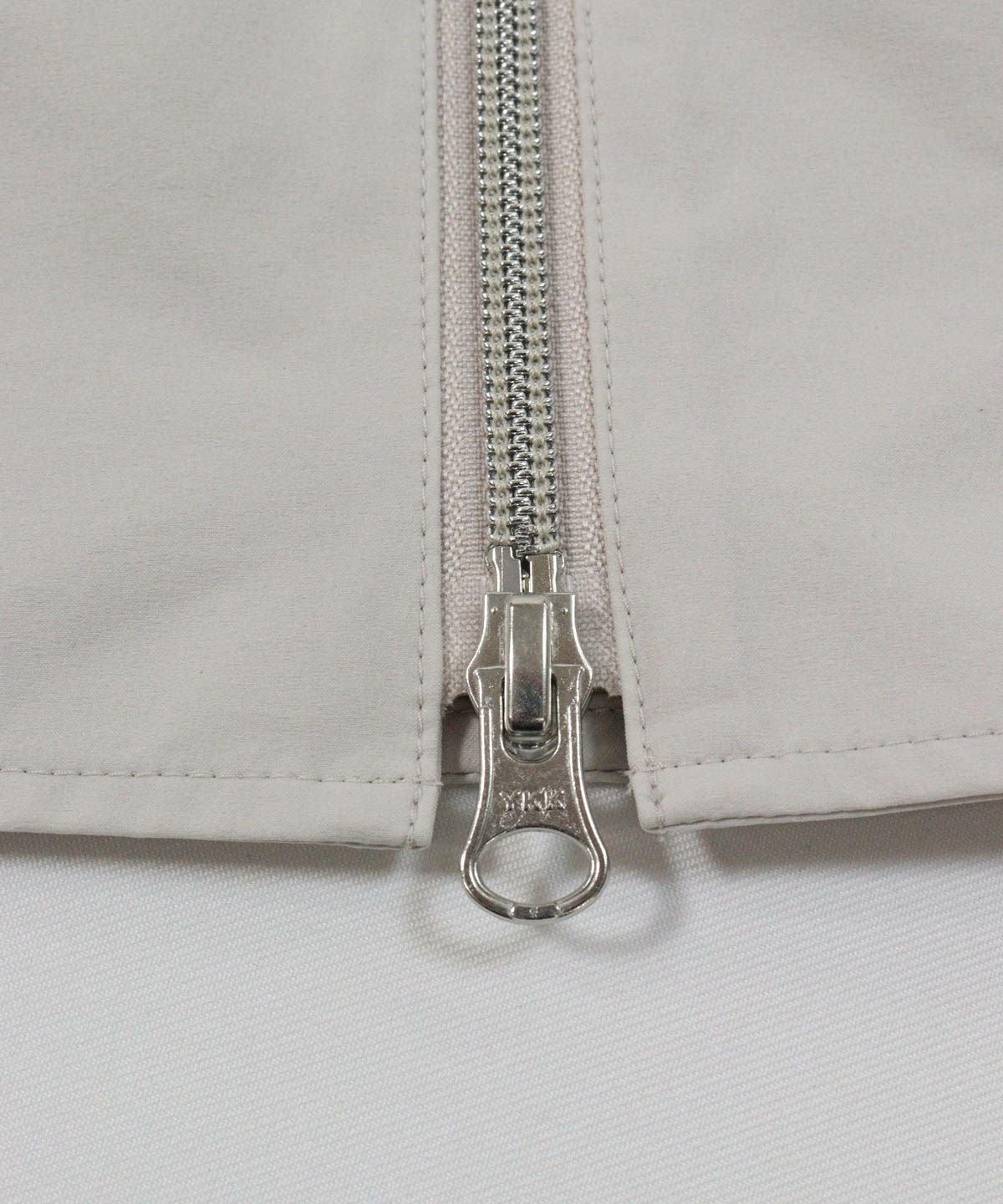 ファスナー部分（ライトグレー）