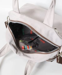 バッグを開いた際の内部（ライトグレー）